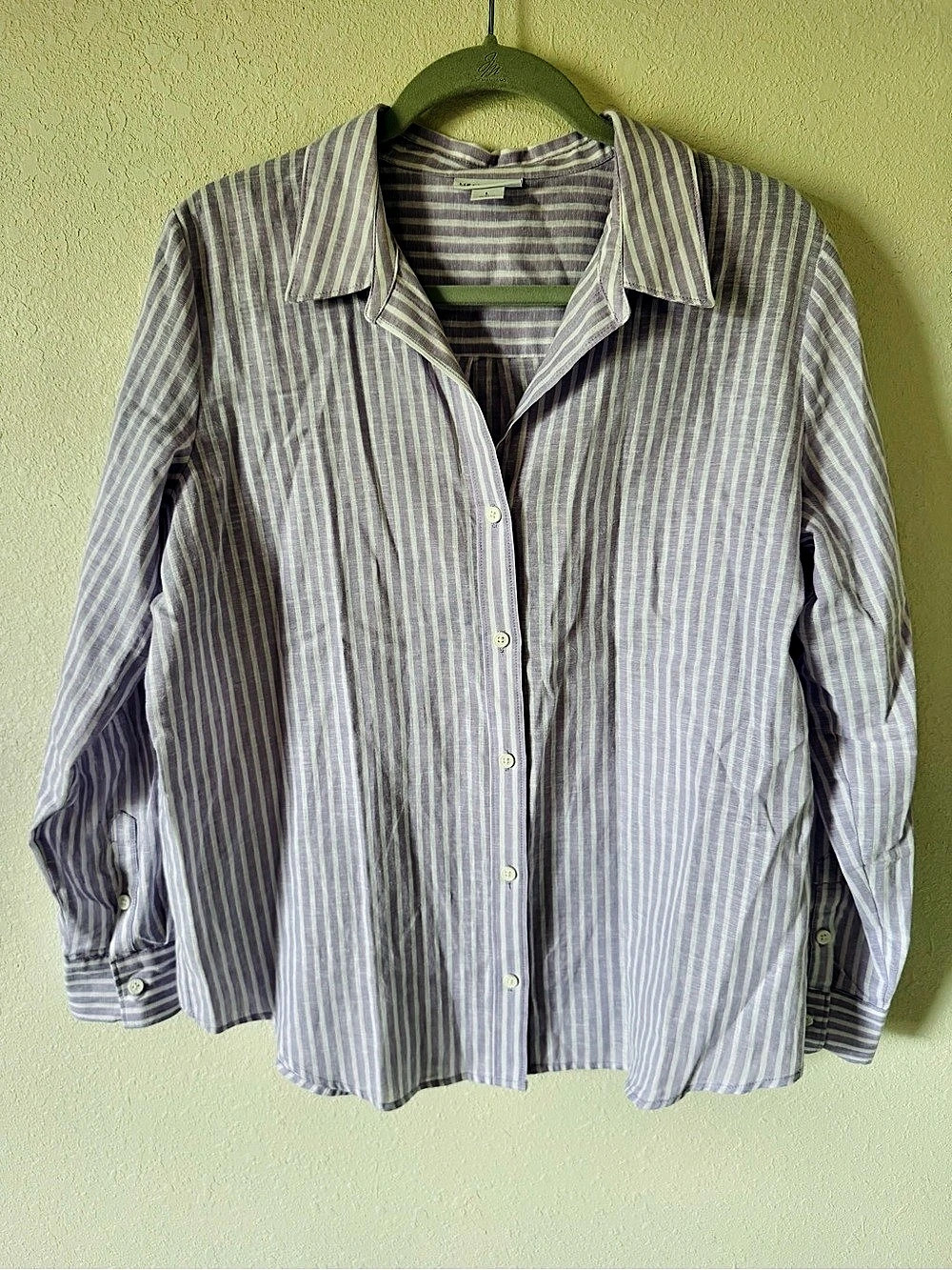 Liz Claiborne Striped Linen Cotton Button Down in Purple & White Large